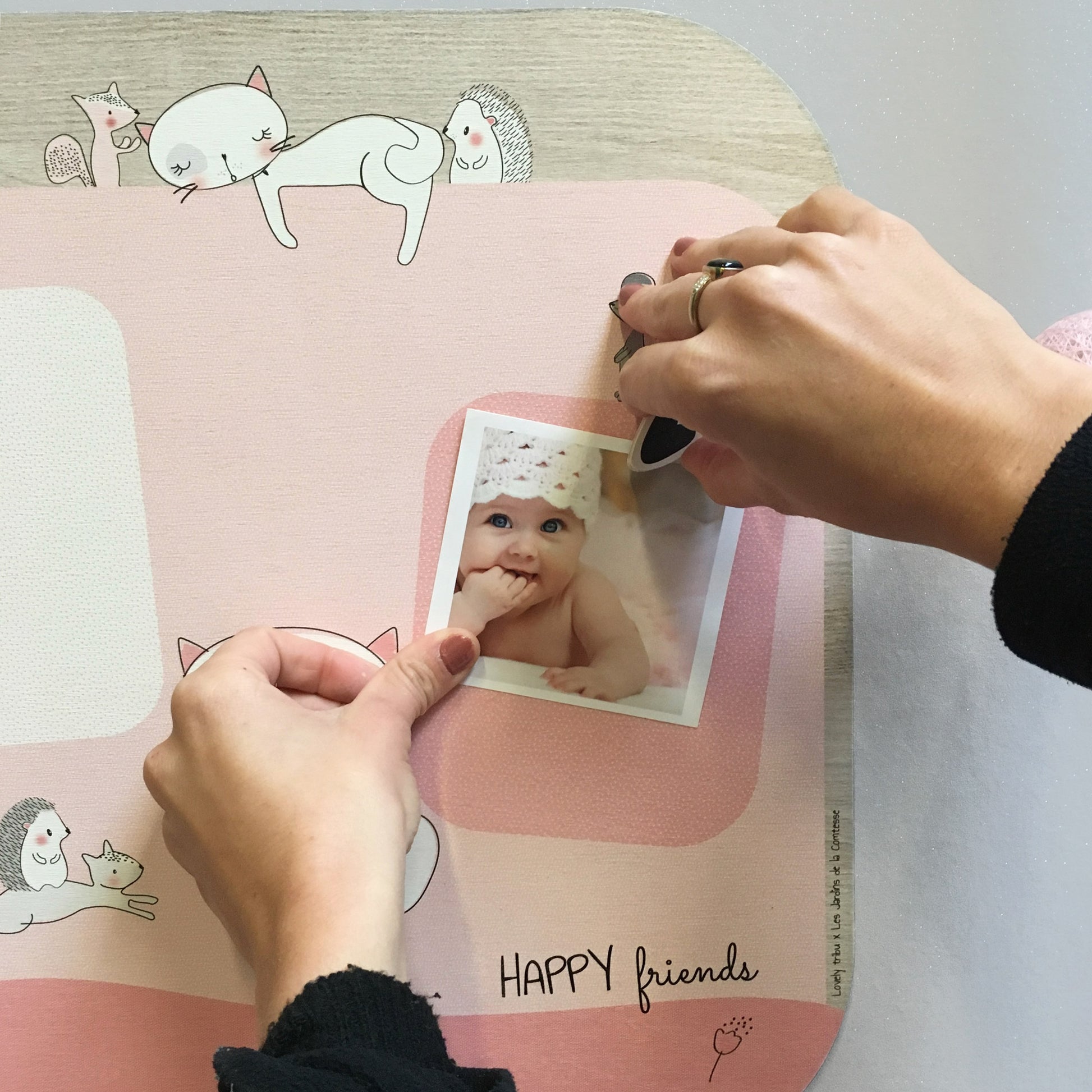 Gran portarretratos de madera con imán de "Lily la Gatita" - decoración de pared