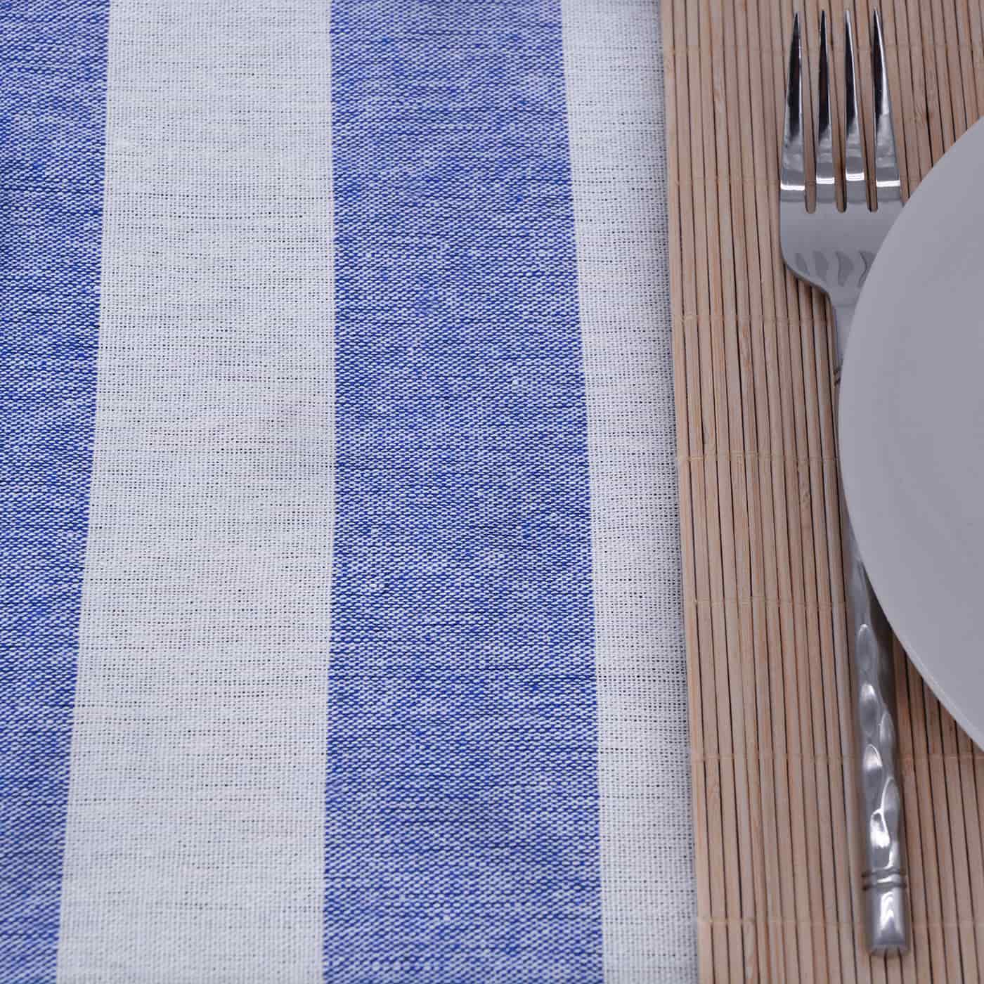Manta picnic impermeable azul cielo y blanco