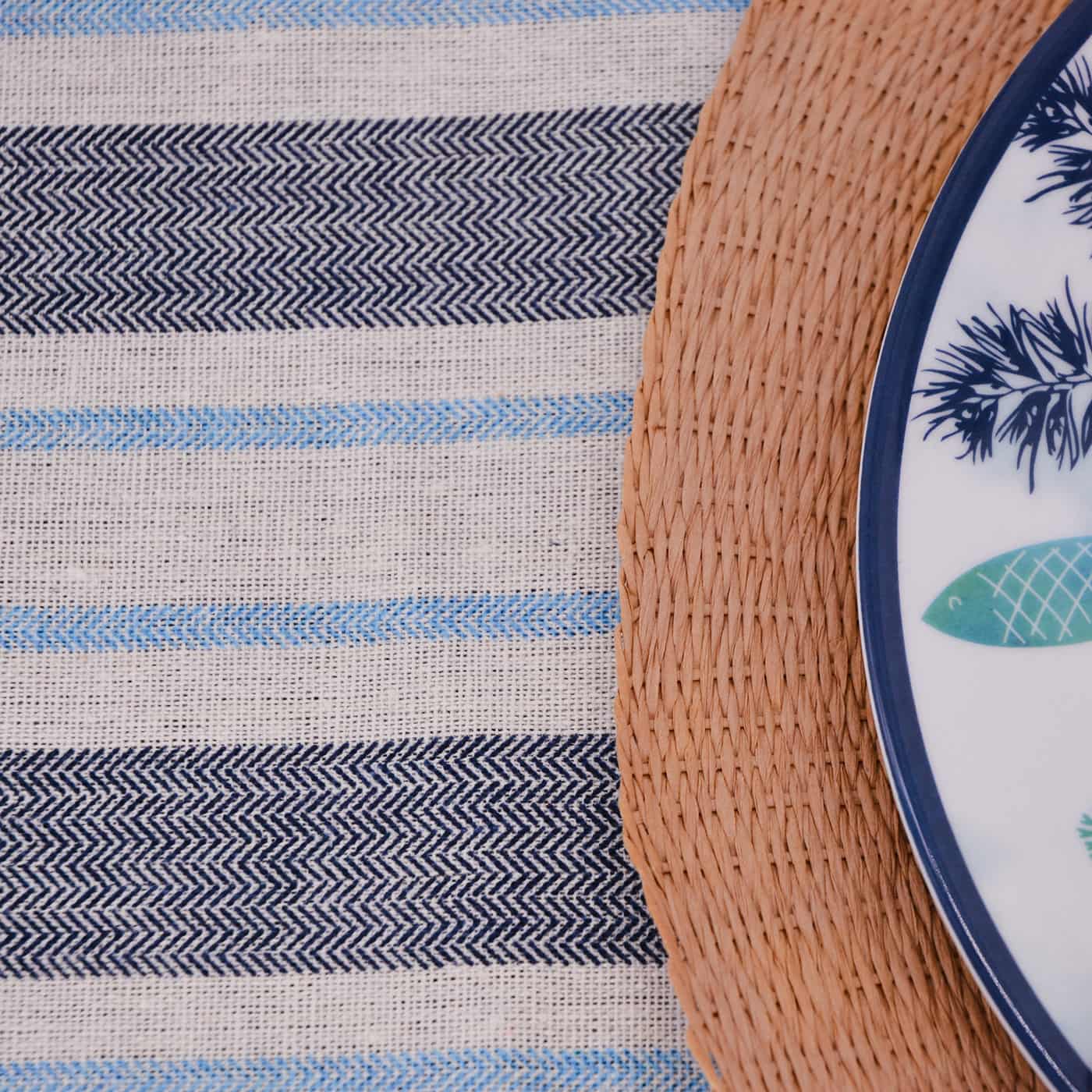 Manta picnic impermeable azul y blanco con rayas