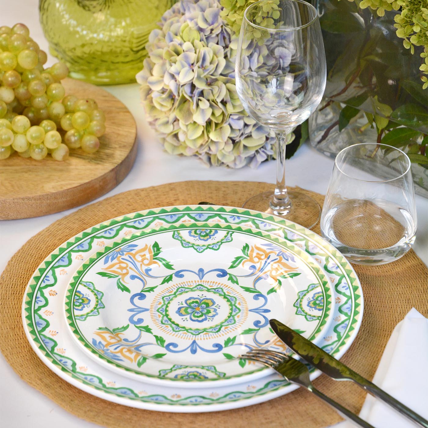 Plato_peque_o_llano_de_postre_en_melamina_Evora_-_22_cm_-_1400_x_1400 - Foto de la mesa puesta