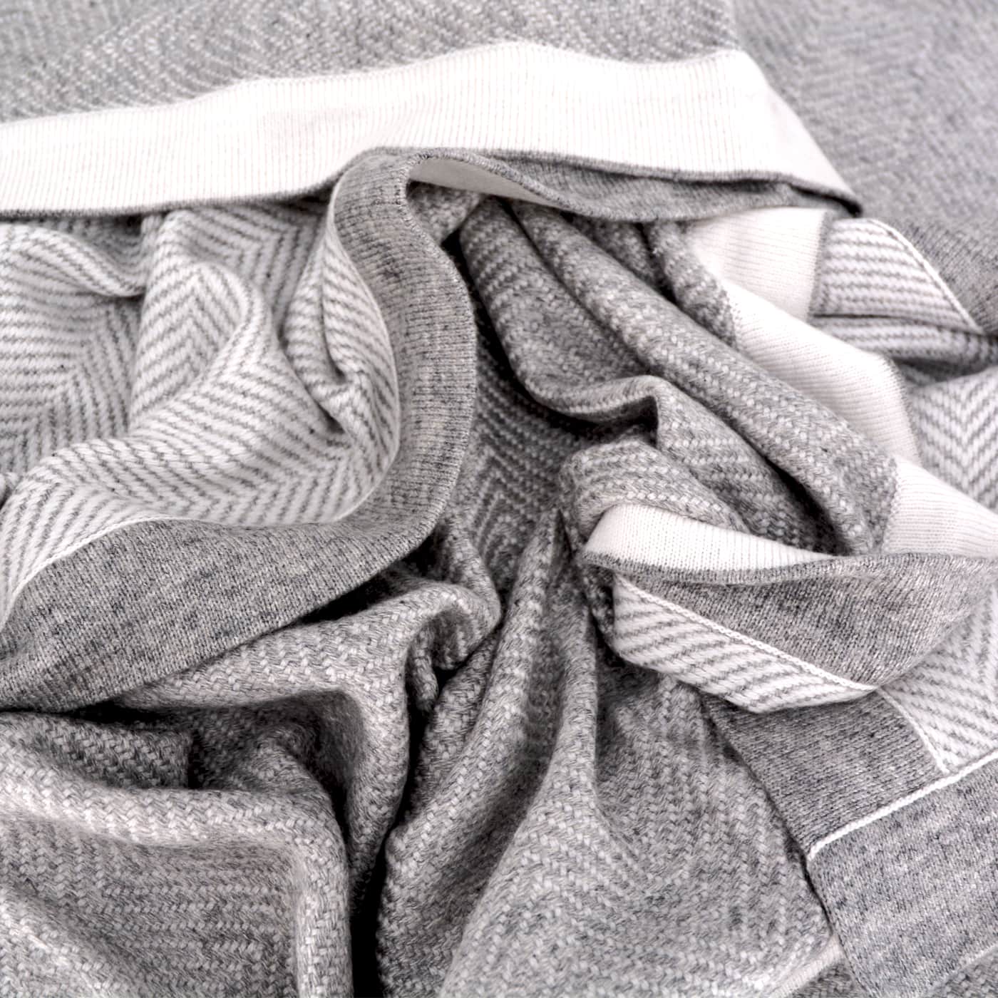 Manta de lana gris y marfil - grande diseño de espiguilla - 130 x 200 cm